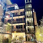 Elysee ホテル 4*
