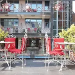 爱丽舍酒店 4* 地拉那