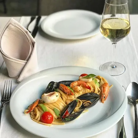 Отель Elysee Тирана