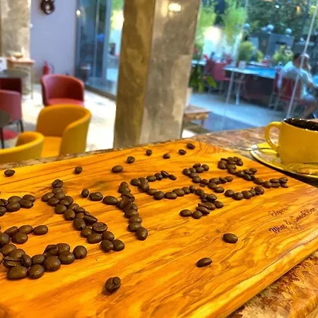 Elysee Отель Тирана