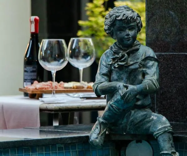 Elysee Отель Тирана